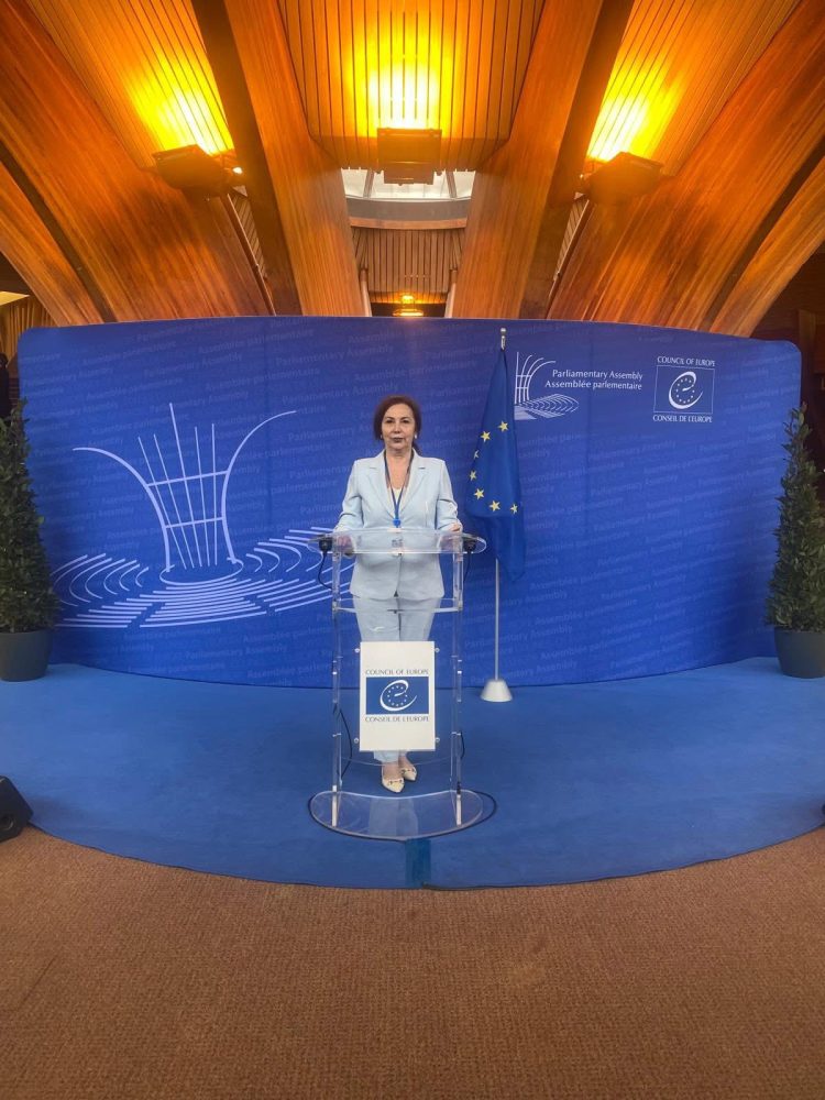 Carmen Holban, de la Strasbourg, mesaj emoționant pentru seniorii din Dâmbovița și urări pentru studenții de la „Valahia”!