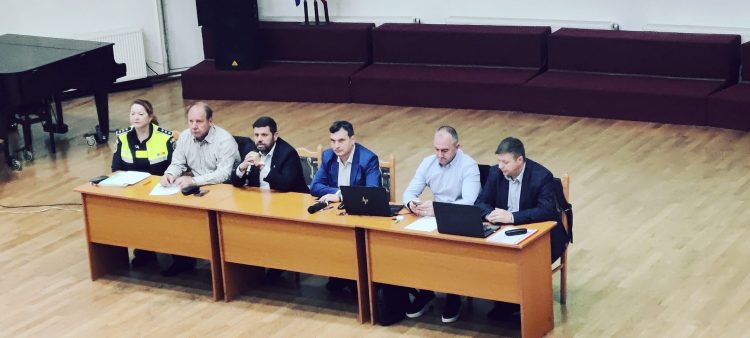 Prefectul Marian Tănase, întâlnire de lucru cu directorii școlilor din Dâmbovița privind siguranța elevilor și programul “Școală după școală”