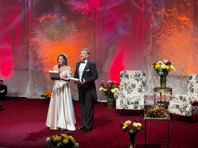 A doua seară a Festivalului „Crizantema de Aur” a fermecat Cetatea Târgoviștei! Emoție, eleganță și voci de aur în cea de-a 58-a ediție a regalului romanței!