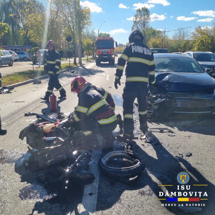 Accident violent în Târgoviște! Motocicletă izbită de un autoturism – doi tineri răniți, duși de urgență la spital!