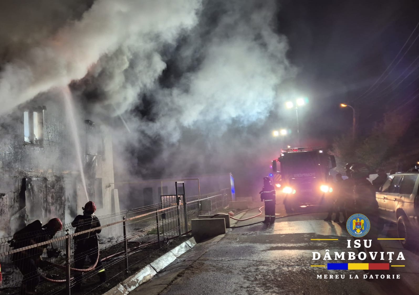 Incendiu puternic în Moreni: casă cu etaj distrusă pe o suprafață de 250 mp, fără victime