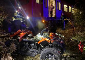 Moment de panică la Priboiu: un tren de călători a lovit un ATV, dar tragedia a fost evitată în ultimul moment!