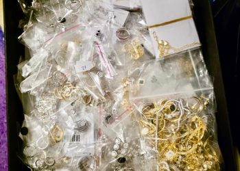 Percheziții la Moreni și în Prahova într-un dosar de contrabandă și comercializare de produse contrafăcute