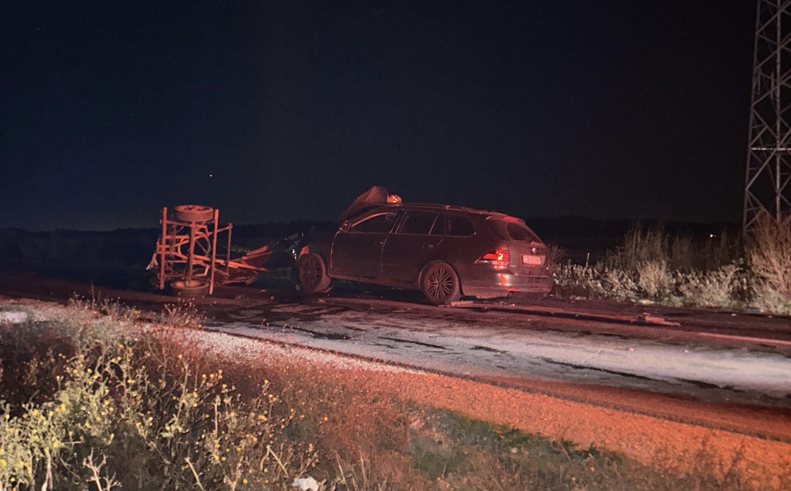 CĂRUȚAȘ BĂUT (0,33 mg/l) a PROVOCAT un ACCIDENT GRAV cu 3 RĂNIȚI la Moara Nouă! Impact violent între mașină și atelajul hipo!
