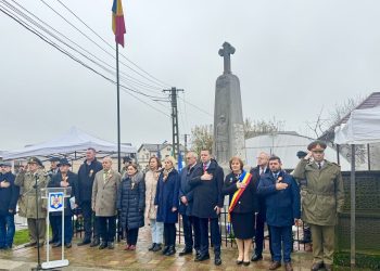 (Foto) 100 de ani de recunoștință la Nucet: comunitatea și liderii județului Dâmbovița au omagiat eroii neamului