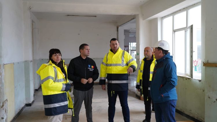 Liderul județului, în vizită pe șantierele din Moreni: investiții importante pentru comunitate