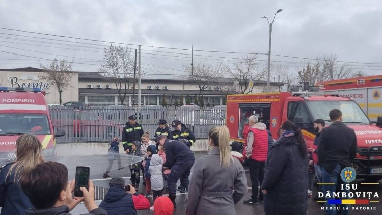 Preșcolarii de la Grădinița nr. 13 au descoperit lumea pompierilor la Detașamentul Târgoviște