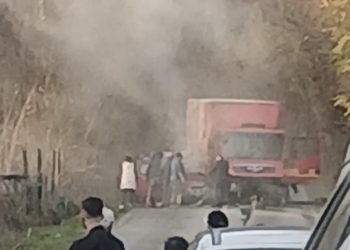 Accident rutier între localitățile Vulcana-Pandele și Vulcana-Băi – o femeie a fost descarcerată și transportată la spital