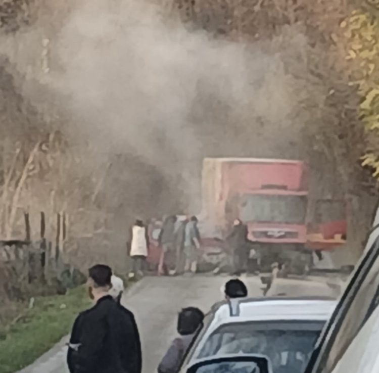 Accident rutier între localitățile Vulcana-Pandele și Vulcana-Băi – o femeie a fost descarcerată și transportată la spital