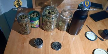Polițiștii și procurorii DIICOT au descins în Dâmbovița într-un dosar de trafic de droguri