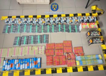Captură uriașă de artificii la Găești: peste 2.200 de articole pirotehnice confiscate din două autoturisme