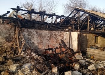 Durere în Butimanu: focul le-a luat casa, iar primarul Gabriel Dragnea cheamă comunitatea să redea un cămin familiei!