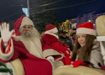 Magia sărbătorilor începe la Târgoviște! Moș Crăciun sosește sâmbătă într-o paradă spectaculoasă