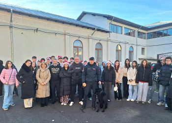 Acțiune de prevenire desfășurată de jandarmi și polițiști la Colegiul Național „Constantin Carabella”
