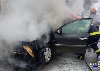 Autoturism cuprins de flăcări pe strada A.I. Cuza din municipiul Moreni – intervenție rapidă a pompierilor