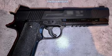 Arme, muniție și sute de artificii F3 descoperite la percheziții în Dâmbovița! Un bărbat, reținut de polițiști