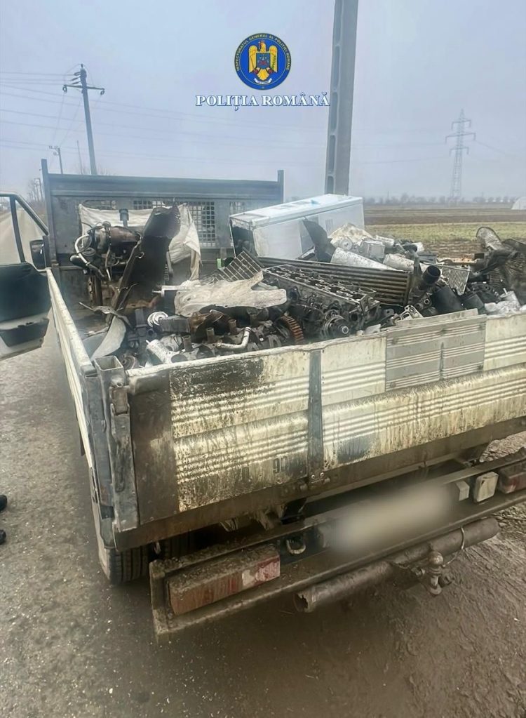Transport ilegal de deșeuri, depistat de polițiști: 1.500 kg de fier vechi confiscate