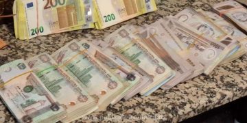 Bijuterii, ceasuri și sume de bani, în valoare totală de 3 milioane euro, descoperite ascunse în bagajele unor cetățeni români, la Aeroportul Henri Coandă
