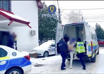 BĂTAIE SĂLBATICĂ ÎN LUNGULEȚU! Trei bărbați din Potlogi, reținuți după ce au atacat un localnic cu obiecte contondente, pe fondul alcoolului