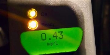 Șofer prins la primele ore ale dimineții, băut bine la volan! Alcooltestul l-a dat de gol