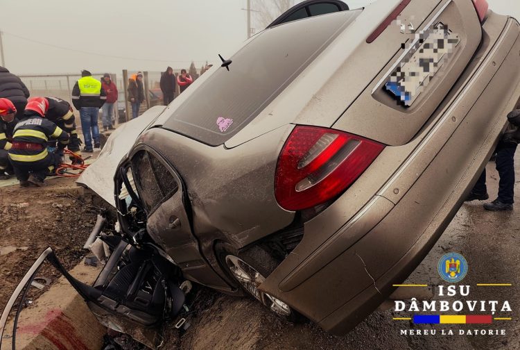 Tragedie la Filipeștii de Pădure: Un bărbat a murit după ce mașina a intrat violent într-un cap de pod