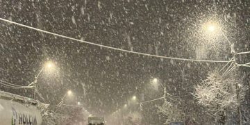 Inspectoratul de Poliție Județean Dâmbovița: Cod Galben de vreme severă – Poliția avertizează asupra riscurilor din trafic și recomandă prudență maximă