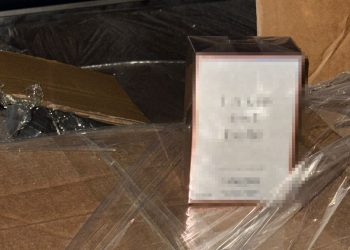 32.000 de parfumuri fake, descoperite la graniță! Captură uriașă a Poliției de Frontieră