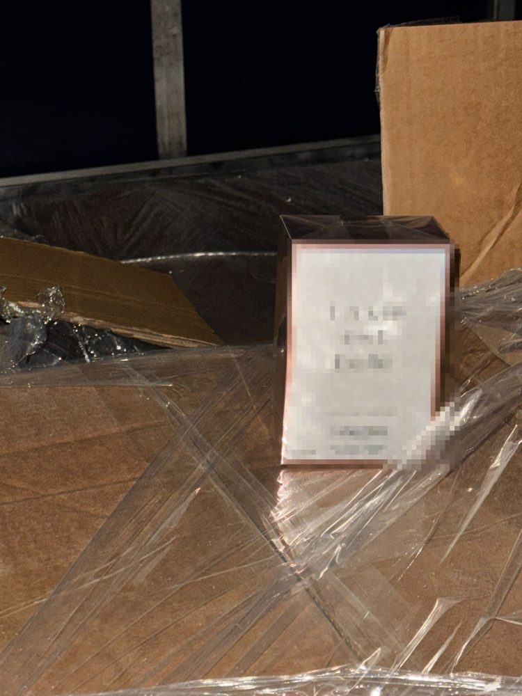 32.000 de parfumuri fake, descoperite la graniță! Captură uriașă a Poliției de Frontieră