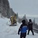 Intervenția jandarmilor montani din cadrul Inspectoratul de Jandarmi Județean Dâmbovița pentru deblocarea DJ 713, în urma unei avalanșe în Munții Bucegi