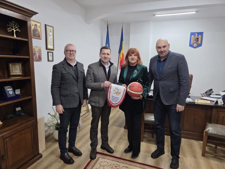 Corneliu Ștefan, Președintele Consiliului Județean Dâmbovița, și Carmen Tocală (FRB), acord pentru viitorul baschetului dâmbovițean