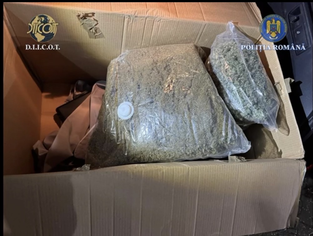 Tânăr de 22 de ani, prins în flagrant cu 4,5 kilograme de canabis aduse din Spania