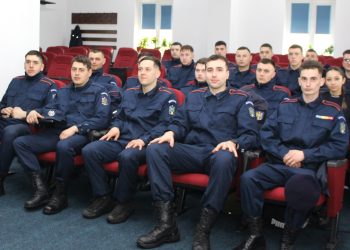 19 viitori subofițeri jandarmi în practică la Jandarmeria Dâmbovița