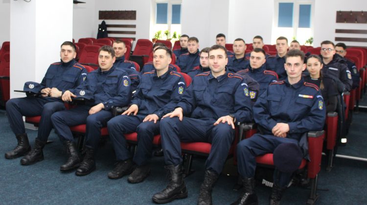 19 viitori subofițeri jandarmi în practică la Jandarmeria Dâmbovița