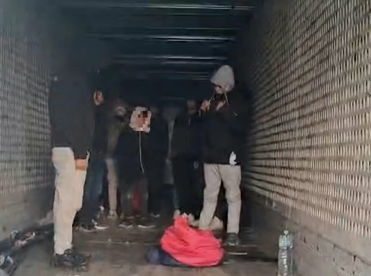 Descoperire șoc pe Autostrada A1! 9 migranți, printre care 8 copii, găsiți ascunși într-un autocamion