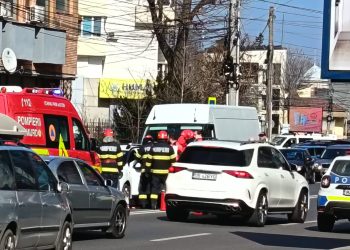 Impact violent în Târgoviște: pompierii și echipajele medicale au intervenit de urgență pe bulevardul Mircea cel Bătrân
