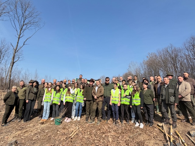 (Foto) Start pentru „Luna Pădurii” la Bucșani: milioane de puieți vor fi plantați în toată țara!