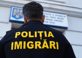 RAZIE FULGER ÎN DÂMBOVIȚA: Șase nepalezi prinși la muncă ‘la negru’ și expulzați sub escortă de polițiștii de la Imigrări!