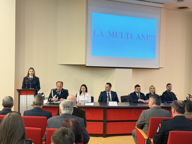 (Foto) Ziua Poliției Române, sărbătorită la Dâmbovița: avansări în grad și recunoașterea meritelor celor care veghează la siguranța comunității