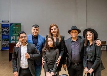 Primarul orașului Titu, Laurențiu Costache, a participat astăzi la un eveniment dedicat Zilei Internaționale a Romilor, organizat în avans în sala de festivități a Liceului Teoretic „I.C. Vissarion”.