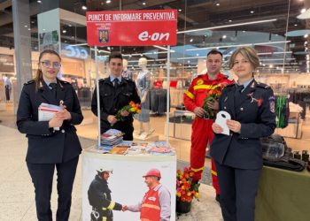 1 Martie cu Eroi: Pompierii ISU Dâmbovița au adus bucurie la Dâmbovița Mall!