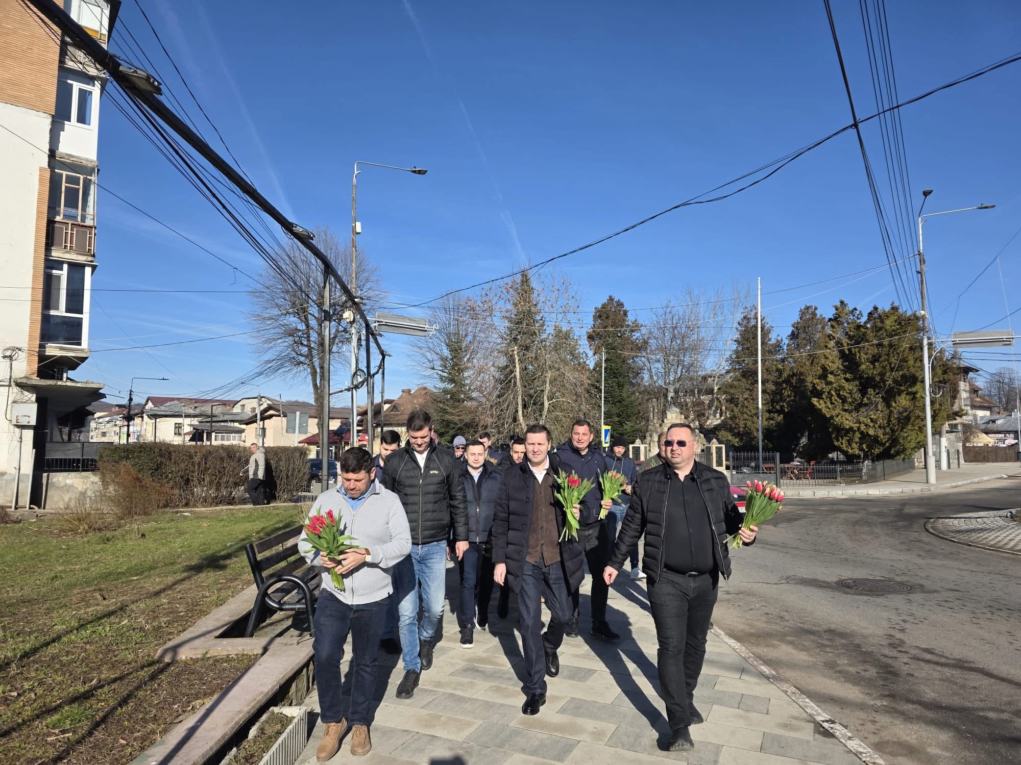 Președintele PSD Dâmbovița, Corneliu Ștefan, în mijlocul comunităților de 1 Martie, alături de primarii Cristian Daniel Stan și Constantin Ana.