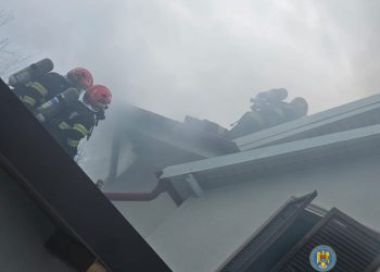 Incendiu puternic la o locuință din Valea Voievozilor: intervenție de trei ore a pompierilor din Târgoviște