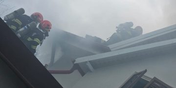 Incendiu puternic la o locuință din Valea Voievozilor: intervenție de trei ore a pompierilor din Târgoviște