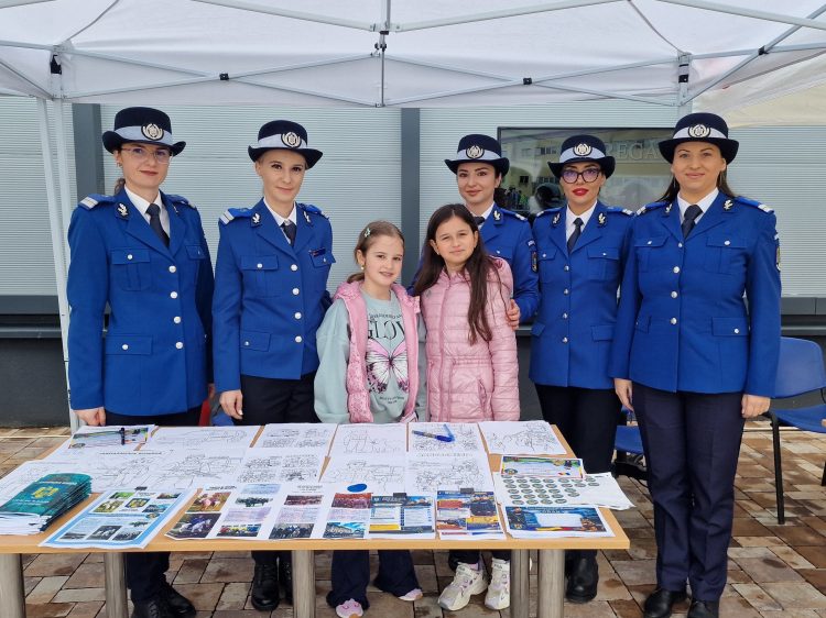De Ziua Armei – jandarmii dâmbovițeni prezenți în mijlocul comunității