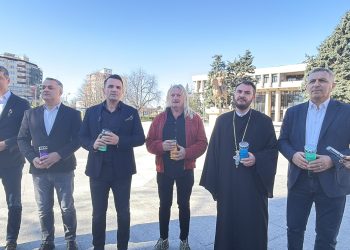 Târgoviște devine un râu de lumină în Joia Mare: mii de candele aprinse la „Calea Luminii”, un spectacol unic în România