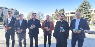 Târgoviște devine un râu de lumină în Joia Mare: mii de candele aprinse la „Calea Luminii”, un spectacol unic în România