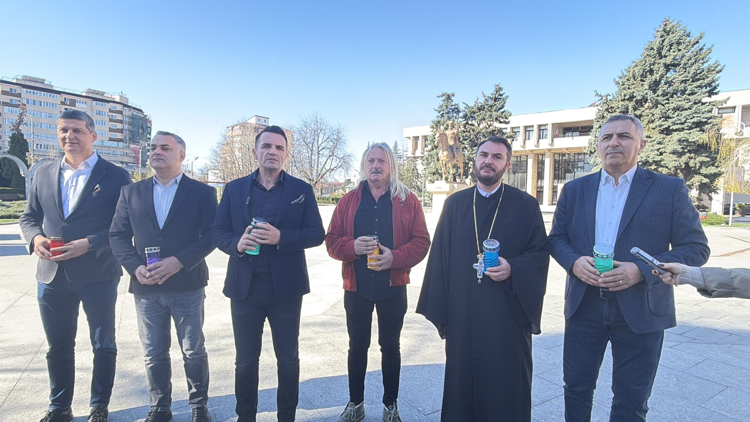 Târgoviște devine un râu de lumină în Joia Mare: mii de candele aprinse la „Calea Luminii”, un spectacol unic în România