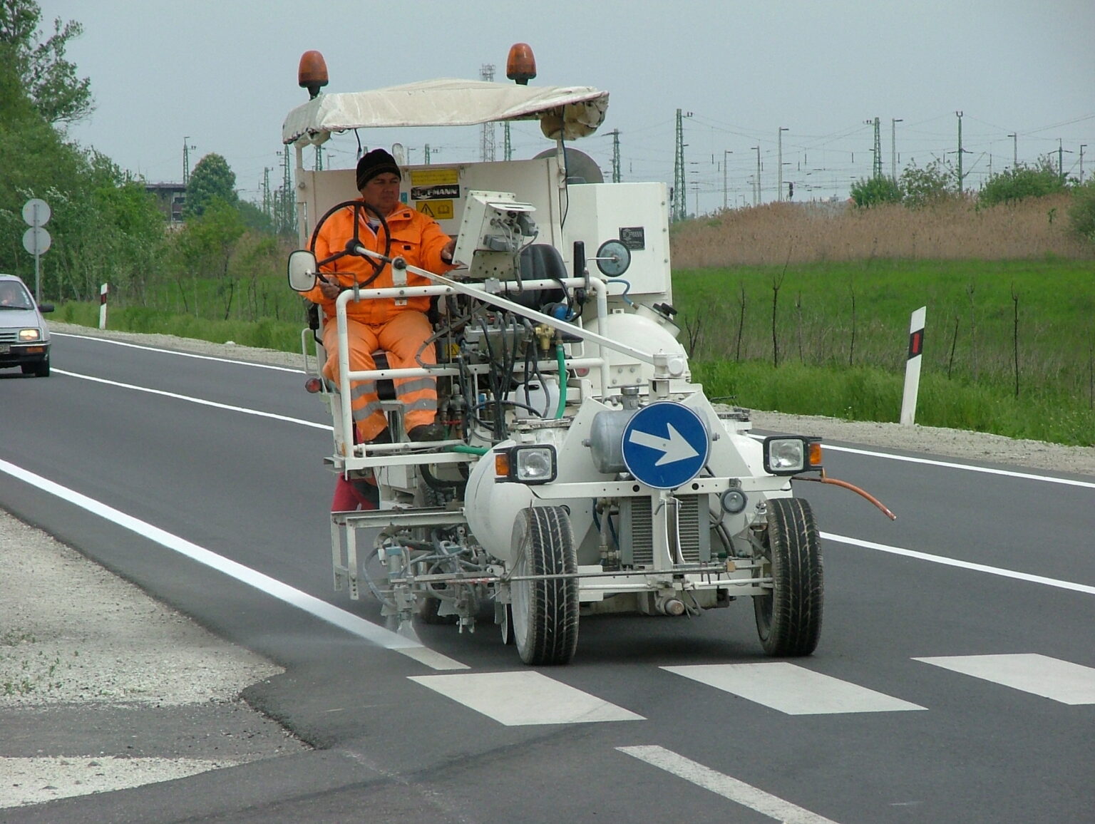 SC LUCRĂRI DRUMURI ȘI PODURI DÂMBOVIȚA ANGAJEAZĂ OPERATOR MAŞINĂ MARCAJ RUTIER