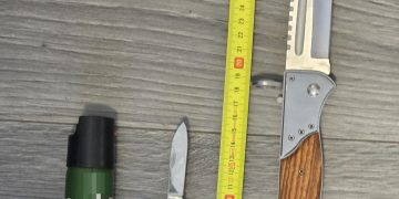 Femeie de 21 ani depistată de jandarmi cu obiecte periculoase asupra sa, la Judecătoria Târgoviște