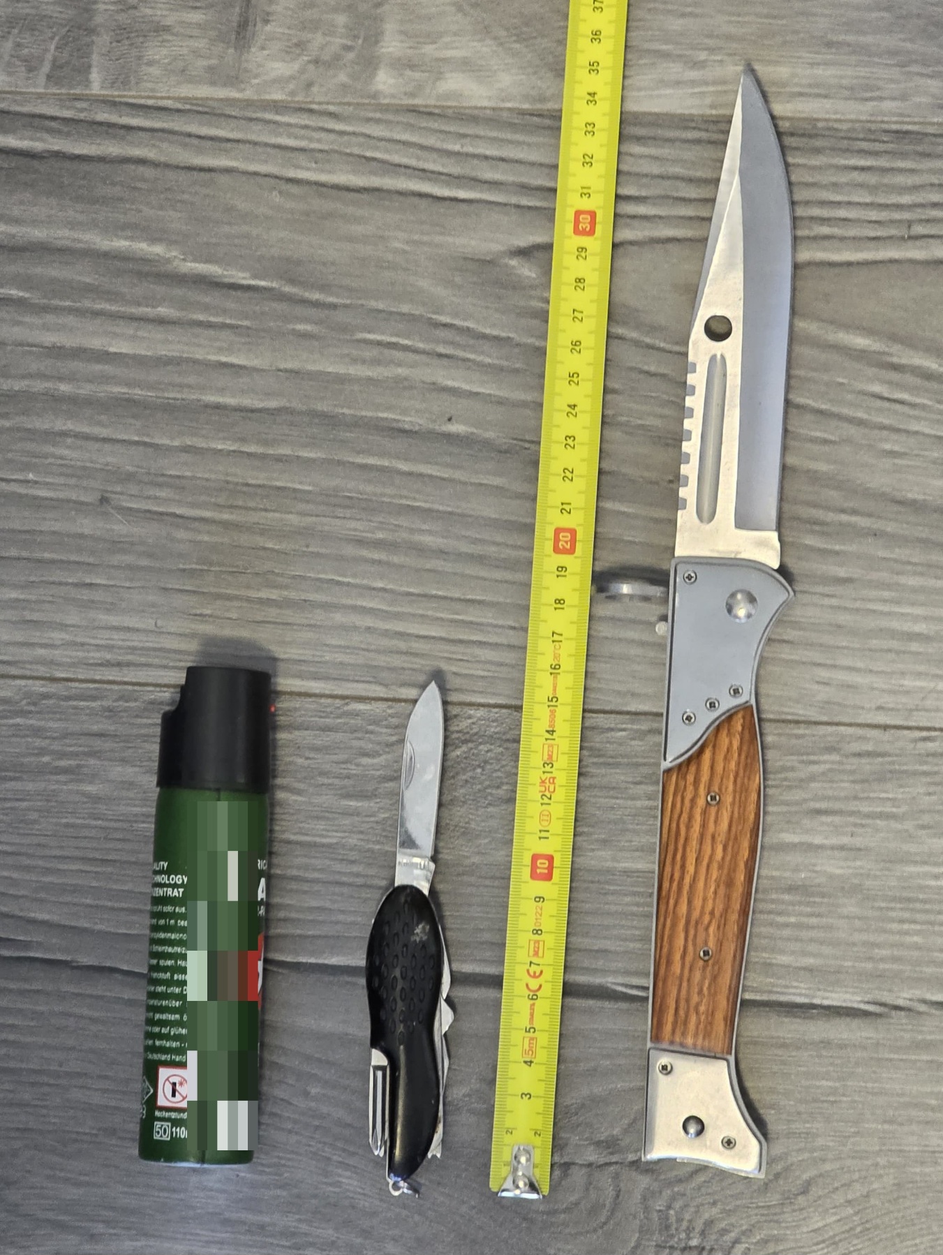 Femeie de 21 ani depistată de jandarmi cu obiecte periculoase asupra sa, la Judecătoria Târgoviște